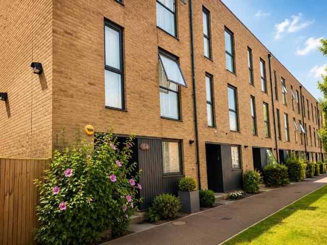 3 bedroom semi detached house to rent