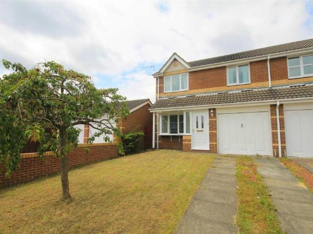 3 bedroom semi detached house to rent
