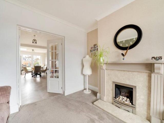 3 bedroom semi detached house to rent