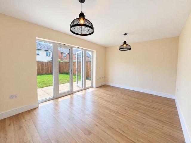 3 bedroom semi detached house to rent
