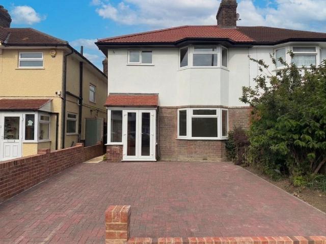 3 bedroom semi detached house to rent