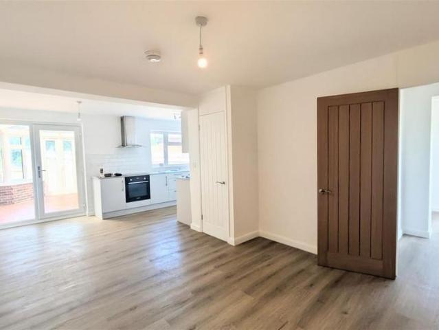 3 bedroom semi detached house to rent