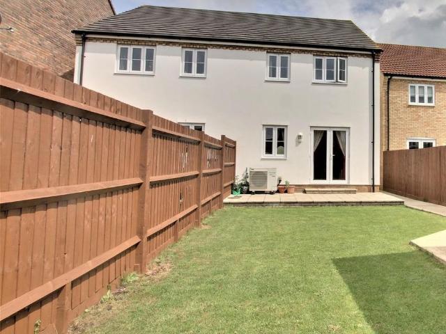3 bedroom semi detached house to rent