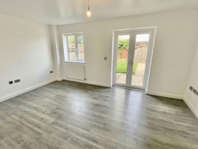 3 bedroom semi detached house to rent