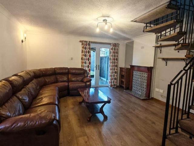3 bedroom semi detached house to rent