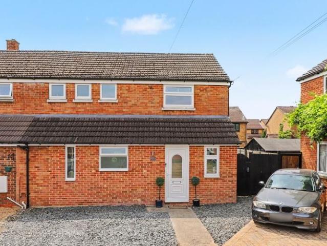 3 bedroom semi detached house to rent