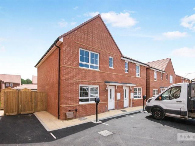 3 bedroom semi detached house to rent
