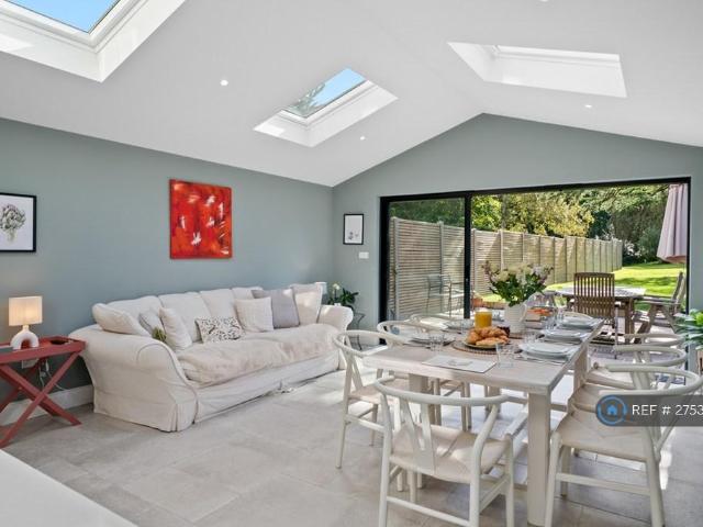 3 bedroom semi detached house to rent