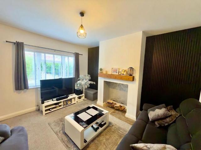 3 bedroom semi detached house to rent