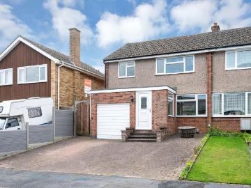 3 bedroom semi detached house to rent