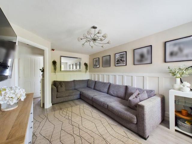 3 bedroom semi detached house to rent