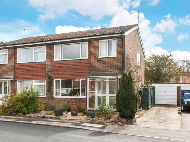 3 bedroom Semi detached house to rent
