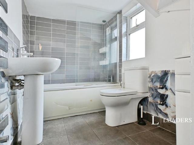 3 bedroom semi detached house to rent