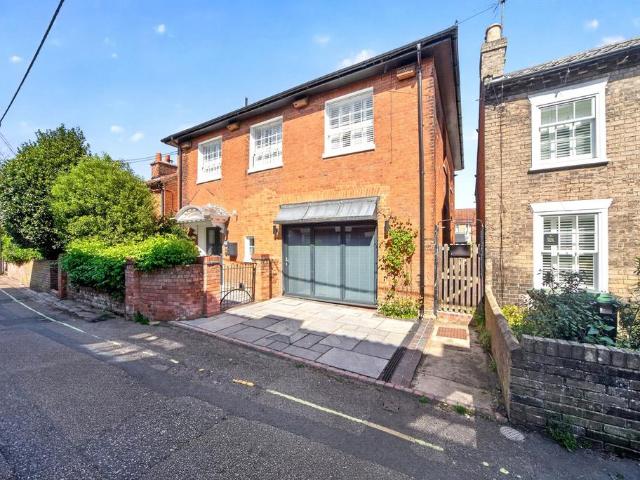 3 bedroom semi detached house to rent