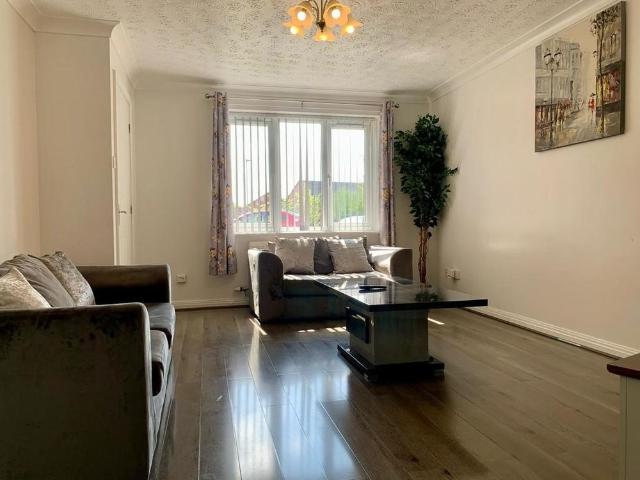 3 bedroom semi detached house to rent