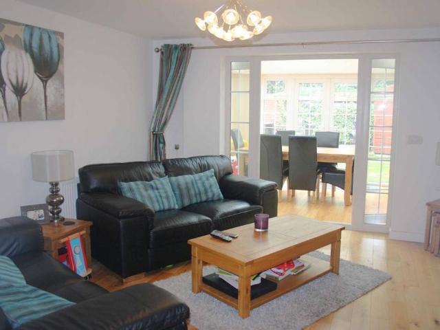 3 bedroom semi detached house to rent