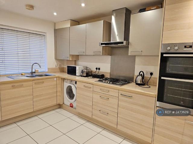 3 bedroom semi detached house to rent