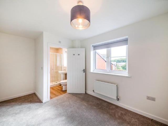 3 bedroom semi detached house to rent