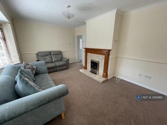 3 bedroom semi detached house to rent