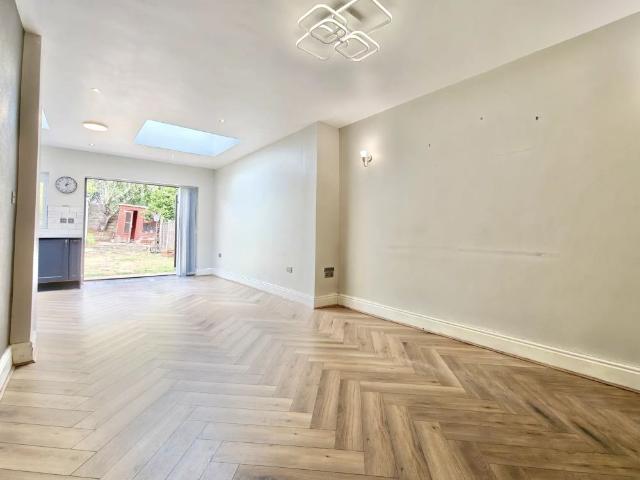 3 bedroom semi detached house to rent