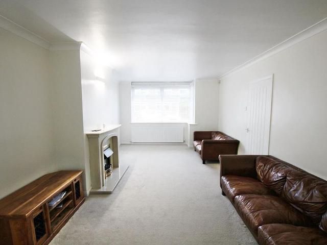 3 bedroom semi detached house to rent