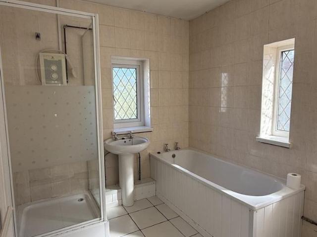 3 bedroom semi detached house to rent