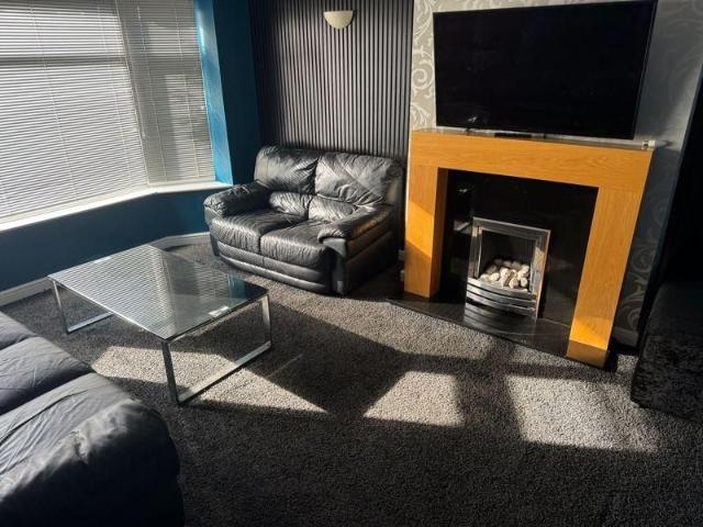 3 bedroom semi detached house to rent