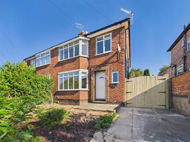 3 bedroom Semi detached house to rent