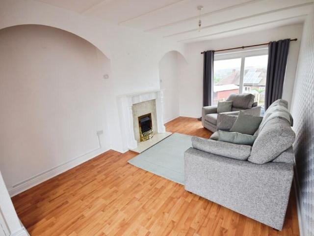 3 bedroom semi detached house to rent