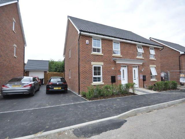 3 bedroom semi detached house to rent