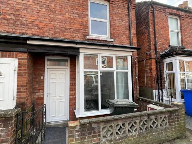 3 bedroom semi detached house to rent