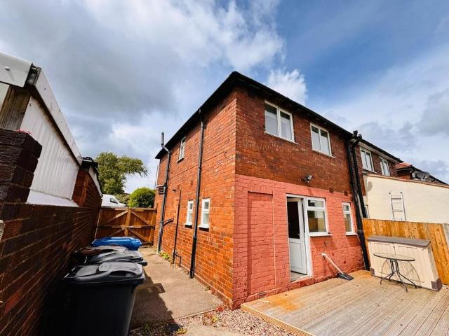 3 bedroom semi detached house to rent