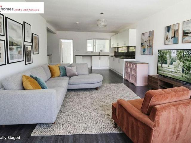 3 bedroom semi detached house to rent