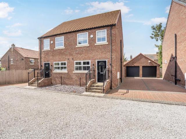 3 bedroom semi detached house to rent