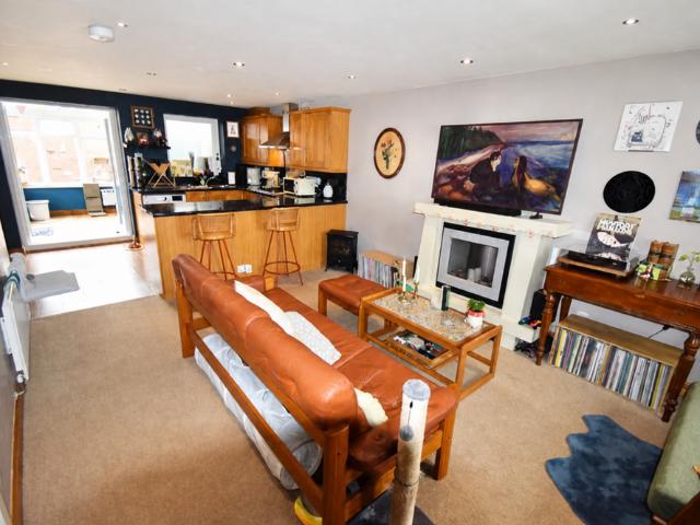 3 bedroom semi detached house to rent