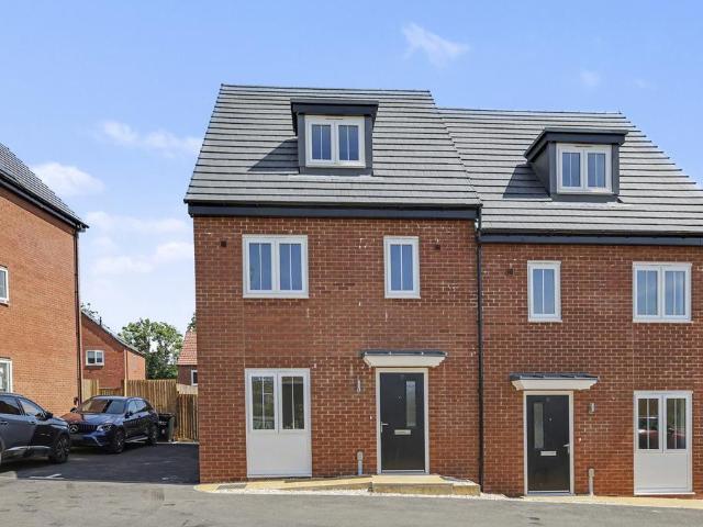 3 bedroom semi detached house to rent