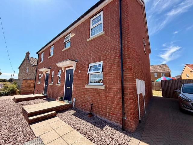 3 bedroom semi detached house to rent