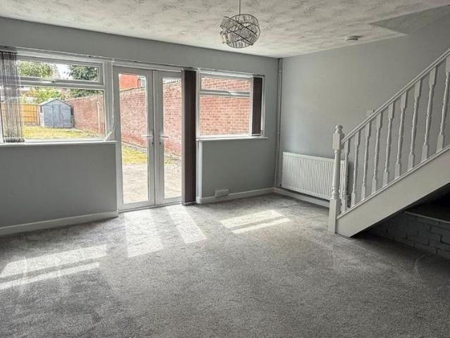 3 bedroom semi detached house to rent