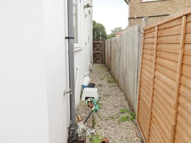 3 bedroom semi detached house to rent