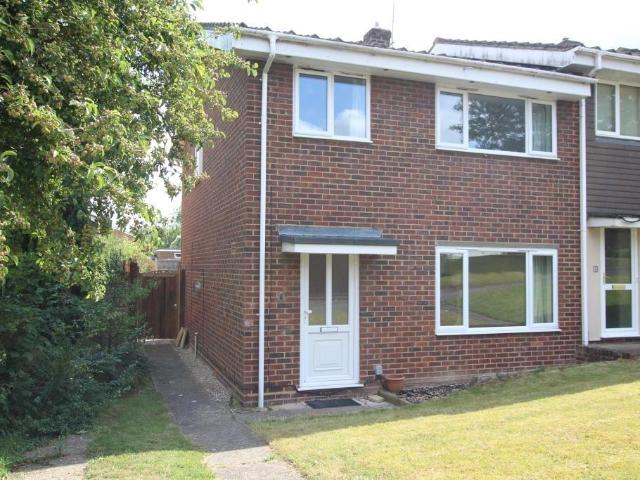 3 bedroom semi detached house to rent