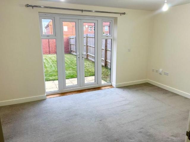 3 bedroom semi detached house to rent