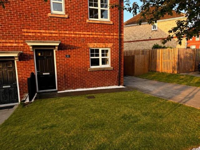 3 bedroom semi detached house to rent