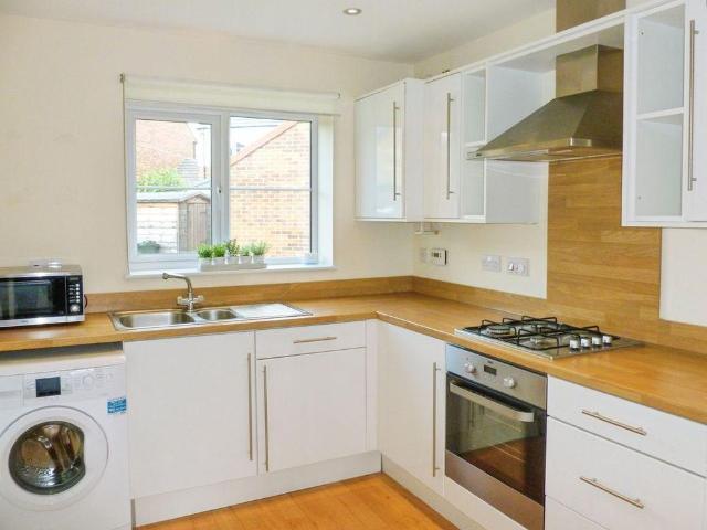 3 bedroom semi detached house to rent