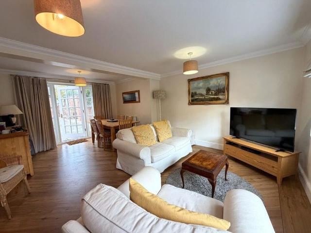 3 bedroom semi detached house to rent