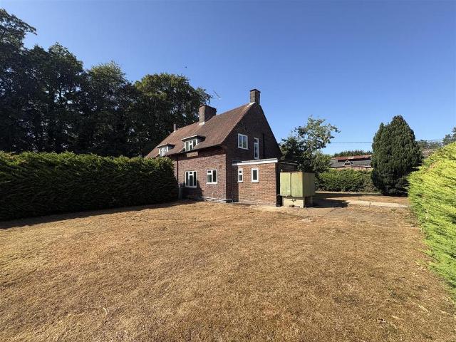 3 bedroom semi detached house to rent