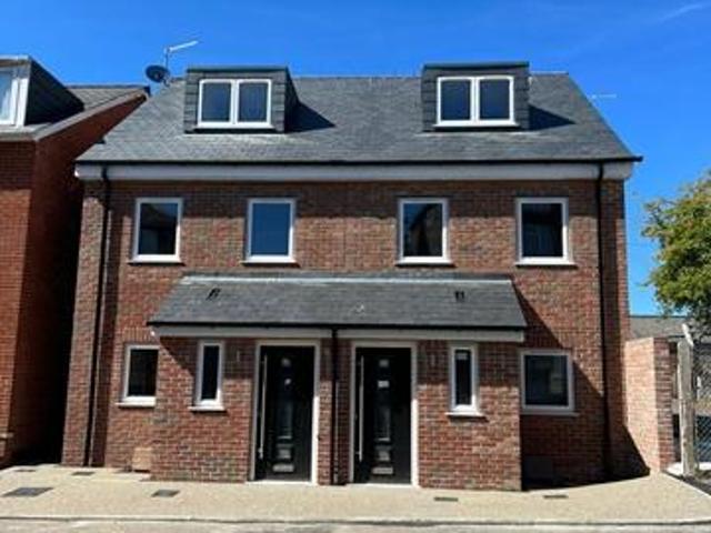 3 bedroom semi detached house to rent