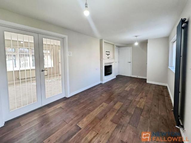 3 bedroom semi detached house to rent