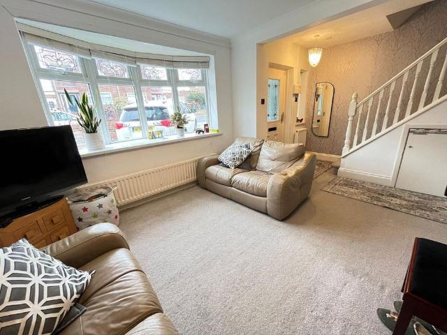 3 bedroom semi detached house to rent