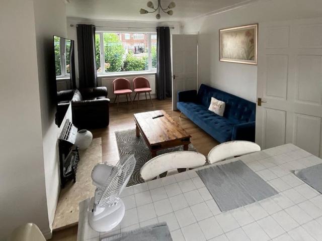 3 bedroom semi detached house to rent