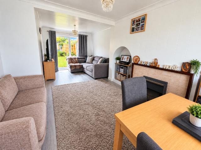 3 bedroom semi detached house to rent